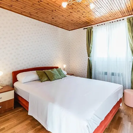 Prázdninový dům Holiday Marina *